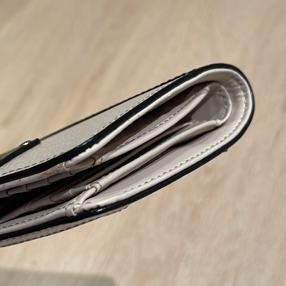 KATE SPADE NWOT WALLET - Picture 16 of 17